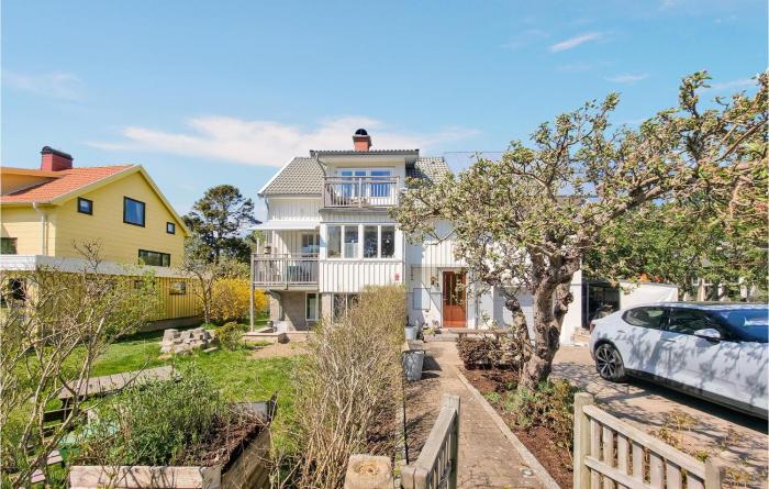 Beautiful Apartment In Bohus-Malmön