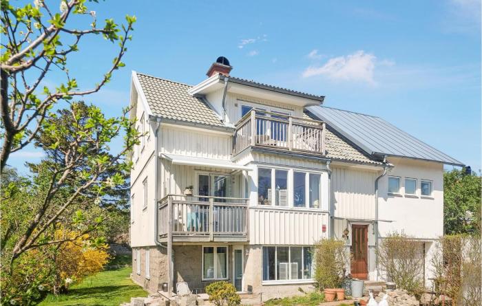 Awesome Apartment In Bohus-Malmön