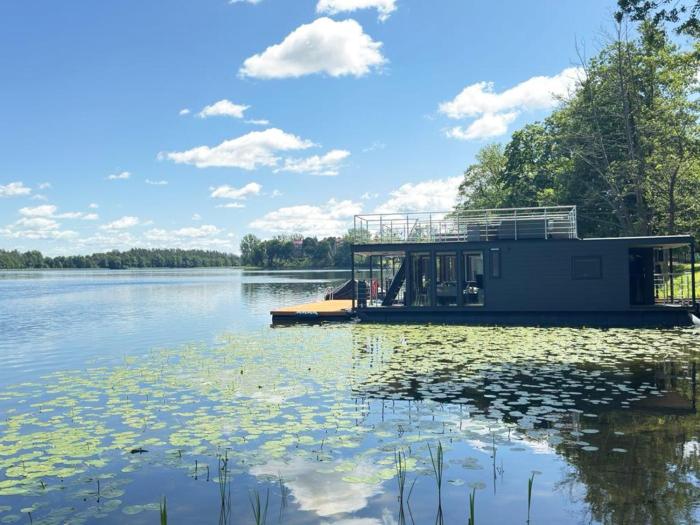 Domki na wodzie Houseboaty