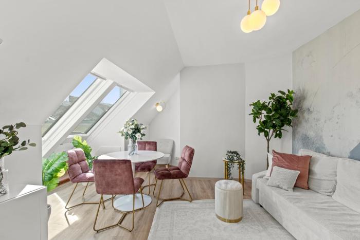 Modern City-View Stay in the Heart of Vienna