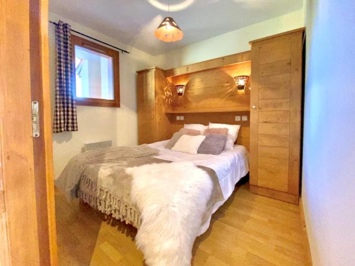 VARS aux pieds des pistes Appartement T2 4 personnes Résidence Le Hameau des Rennes 4 étoiles avec piscine et parking privés