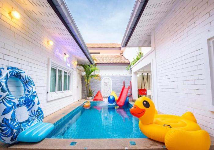 Happy n Joy Pool Villa near Jomtien Beach on Thepprasit Road