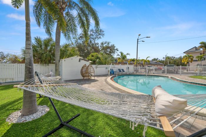 1Q bed Studio apt with Shared Pool 09