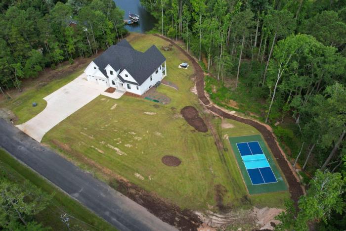 Lake Pickleball and Hot Tub