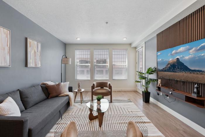 Unique SLC Getaway 2-Bed, 2-Bath with Fire Pit