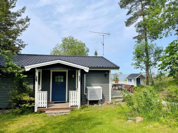 Cottage with Sea View and Sauna