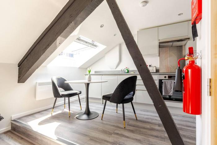 2-Bed Apartment with Sofa Bed, Sleeps up to 6, Perfect for Groups & Familie