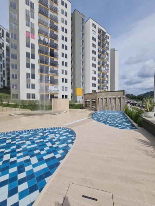 Cómodo Apartamento con parque acuático Acqua Hills-6 personas