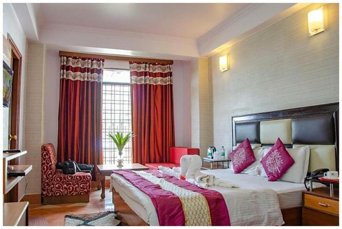 HOTEL THE ABHINANDAN PALACE Near Mall Road - Free Wi-Fi & Restaurant Facilities - Hygiene and Spacious Room - A Top Rated Hotel In Mussoorie