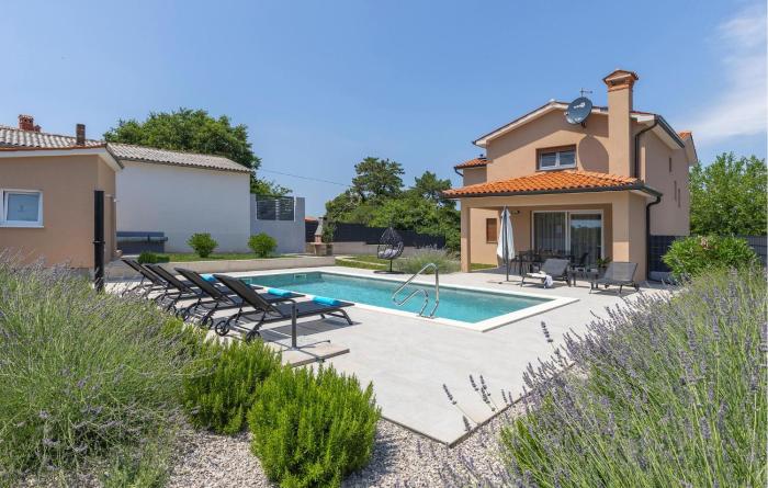 3 Bedroom Nice Home In Krsan