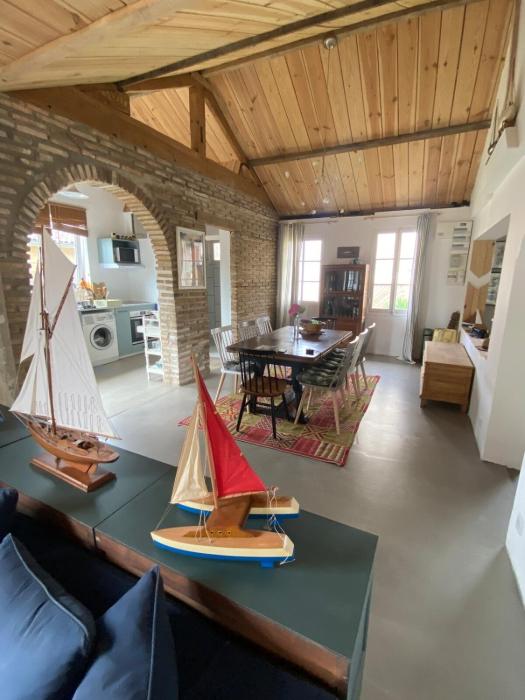 Maison chaleureuse dans les Landes à 2 min du lac et 25 min de Plage Biscarosse en voiture