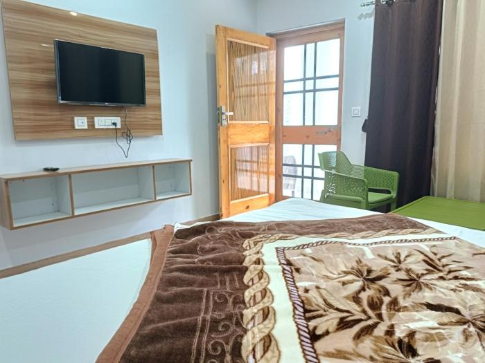 Cedar Point home stay