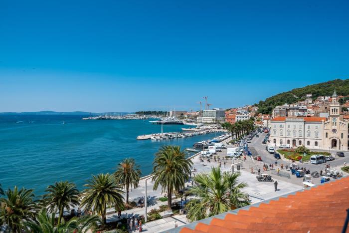 Luxury apartment Blue on Riva promenade