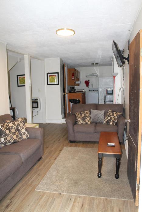 HISTORIC HILL APT2 (Downstairs)