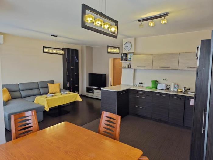 Bright and spacious apartment with panoramic views