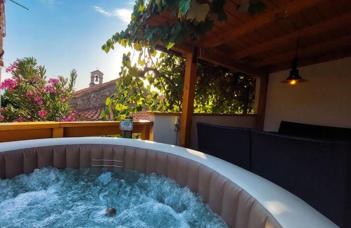 Stone house with Whirlpool