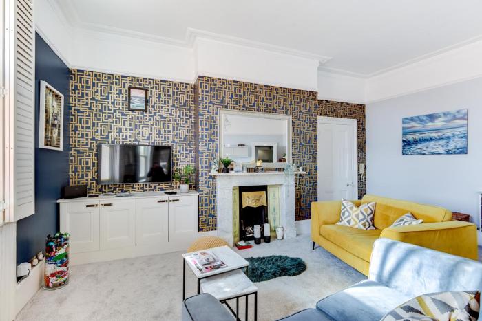 2-bed, 2-bath Hove seafront flat
