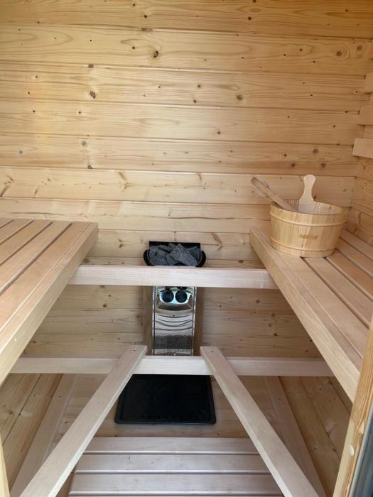 Domki w sadzie Wapnica koło Międzyzdrojów