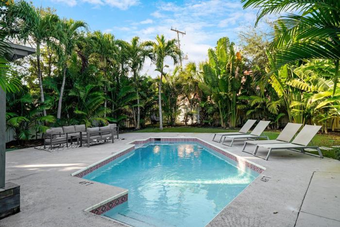 Hollywood Tropical Retreat