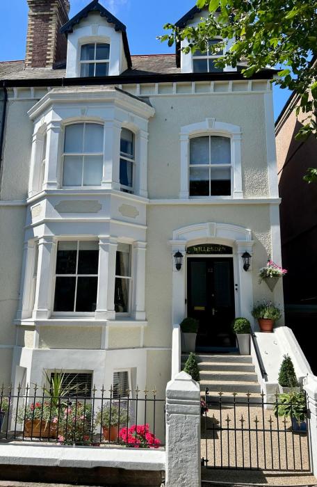 Willesden, Apartment 2, A beautifully furnished and spacious apartment located in the heart of Llandudno