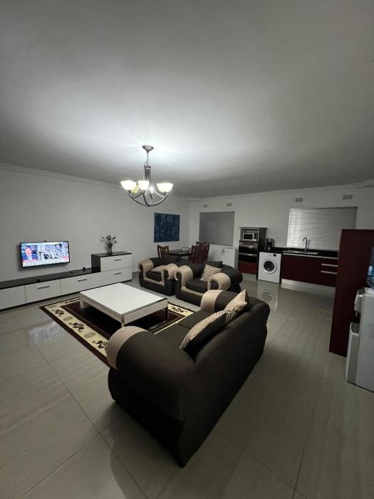 1 bed apartment with pool & gym