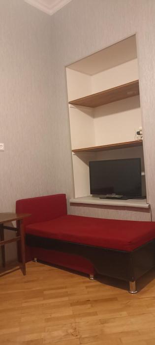 Арендовать метро на улице Барнова возле проспекта Руставели в итальянском дворе