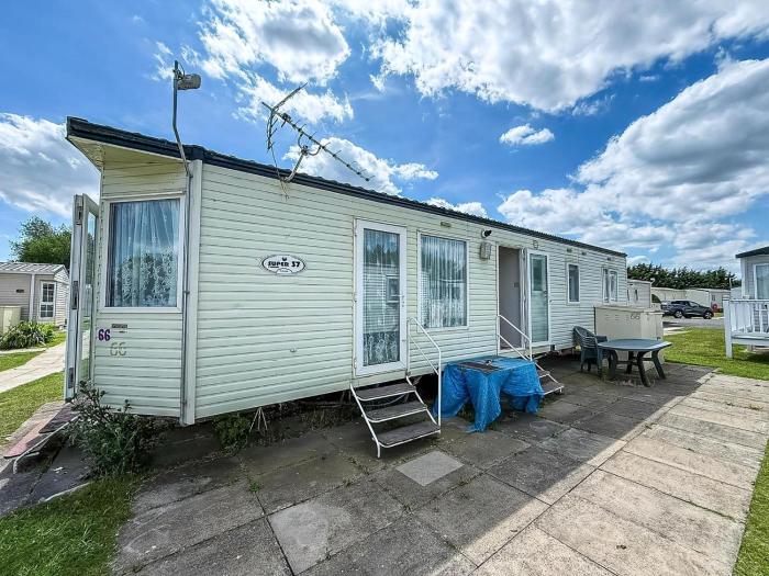 Lovely 8 Berth Caravan At Southview, Skegness, With Lake Views Ref 33066Cl