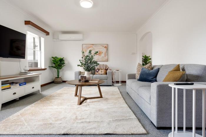 Central Cosy Townhouse and Parking