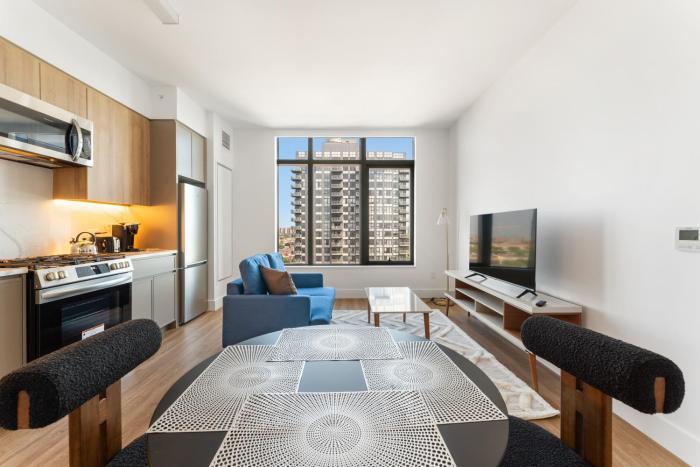 Elegant Studio Haven, Upscale Comfort