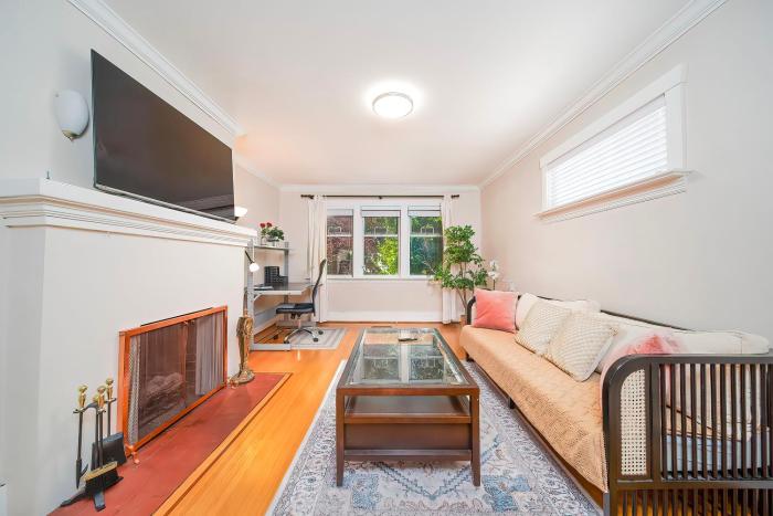 Spacious 3 Bedroom Near UBC with Free Parking