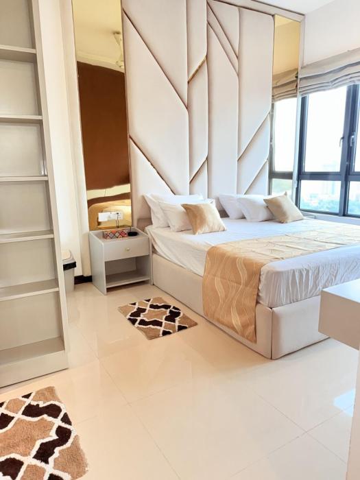 Chevalra Luxury TRI-ZEN Apartment in Central Colombo - Galle-Face & Lotus Tower View