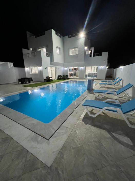 villa magnifique pescine unique à 300 m de la plage