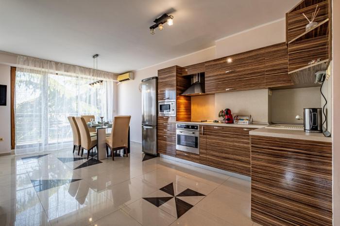 Luxury 2 bedroom apartment with sea view