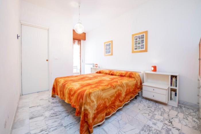 279B - Casa Maria Grazia, nel centro di Sestri, 10 minuti a piedi dalla Baia del Silenzio