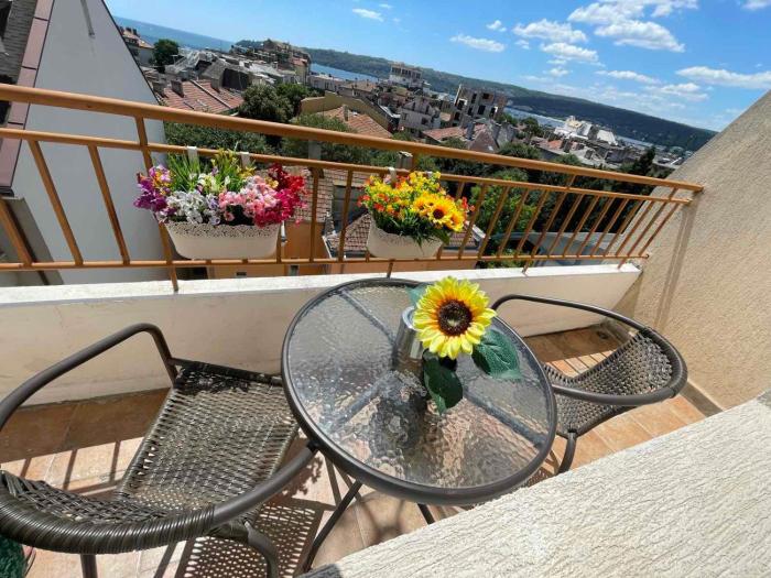 Roman Thermae, steps from the sea with free parking