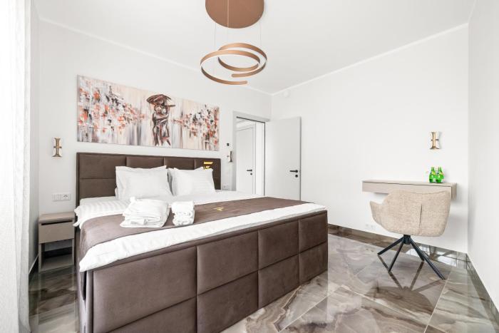 F-Apartments - Emperor Size Bed, City Center, Contactless