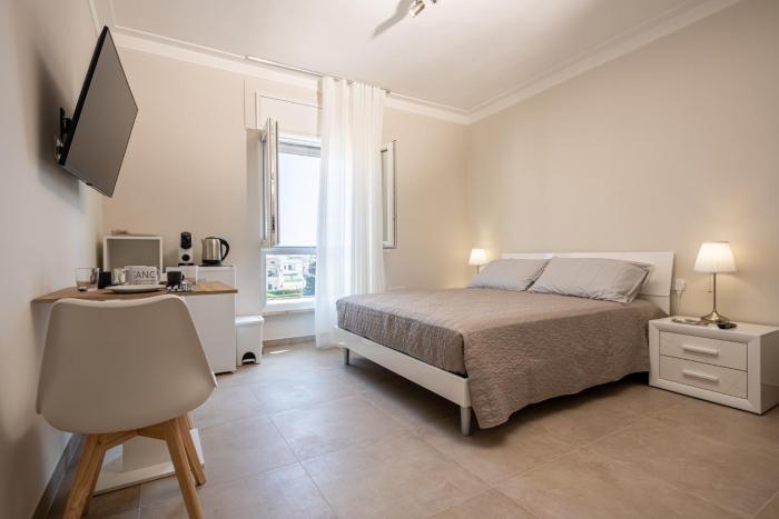 ELEGANCE Calasettas Rooms