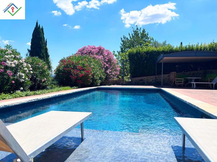 Villino Tre Pini con Piscina Privata a Firenze by TuscanyWeGo