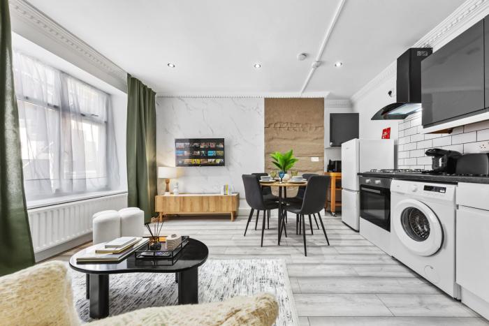 Modern 2BR Kensington Flat I Near Tube & Westfield