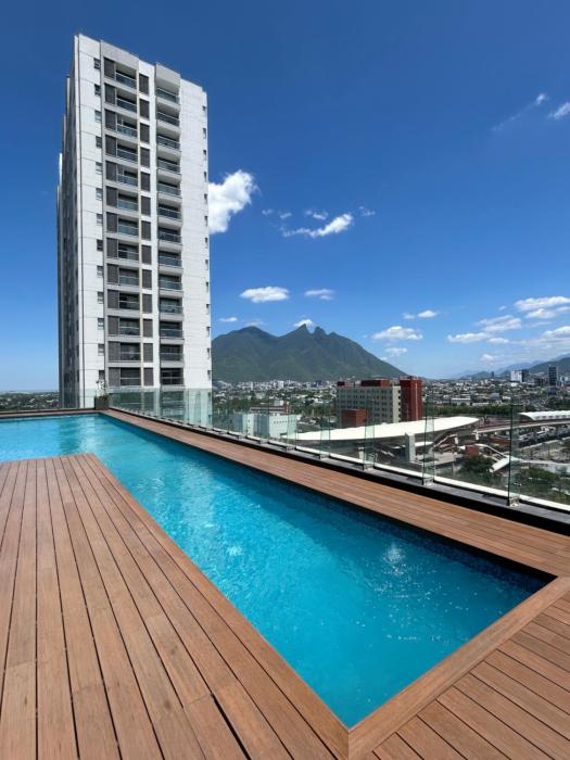 Elegante loft apartment Paseo Santa Lucia king size bed, alberca, gym, parking, kids club