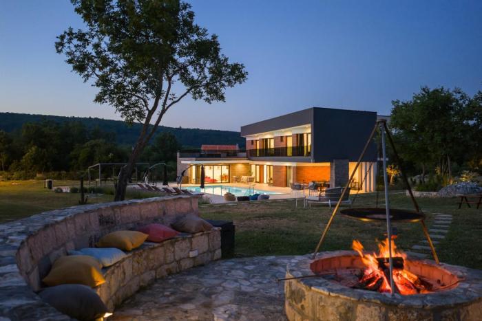 Villa Nella Foresta with private 66sqm heated pool, Whirlpool, Tennis court, Gym, Billiards, 4 en-suite bedrooms