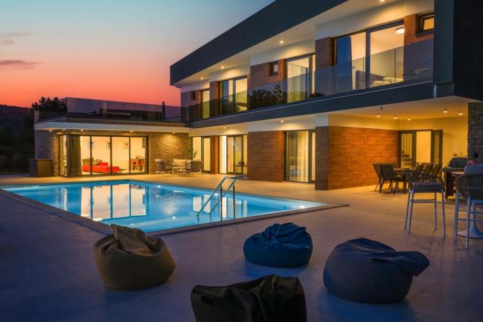 Villa Nella Foresta with private 66sqm heated pool, Whirlpool, Tennis court, Gym, Billiards, 4 en-suite bedrooms