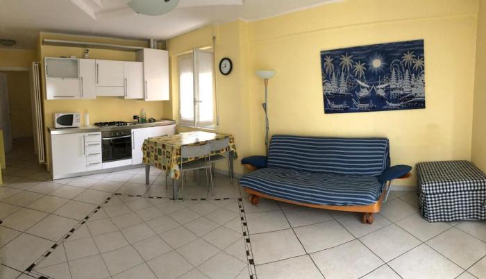 2B Bagnasciuga dorato - moderno bilocale sul mare