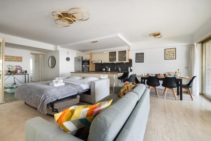 Reine Astrid Palm Beach Suite