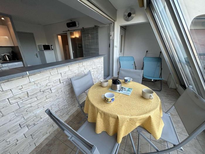 Appartement familial avec piscine et parking à Port Camargue - FR-1-250-234