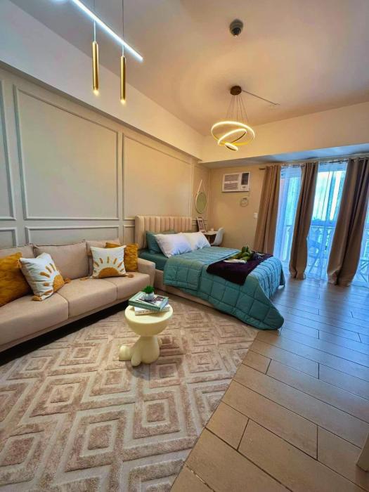 Cozy Unit near Venice Grand Canal Mall McKinley Hill Taguig