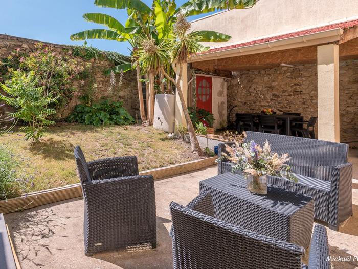 Charmante maison 1930 centre Hennebont, déco actuelle, terrasse, jardin clos, 2 chambres, wifi inclus - FR-1-349-204