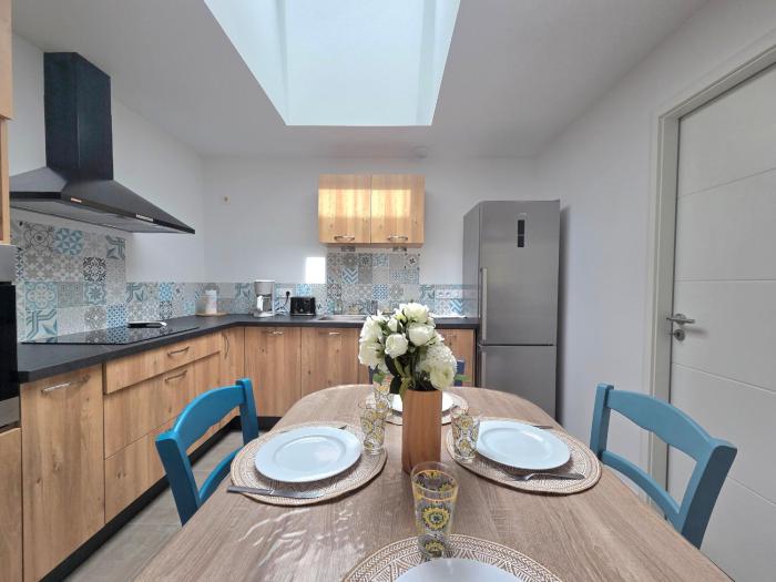 Appartement neuf 62 m², 5 couchages, à 250 m de la plage - balcon, jardin privé, et parking inclus - FR-1-364-111
