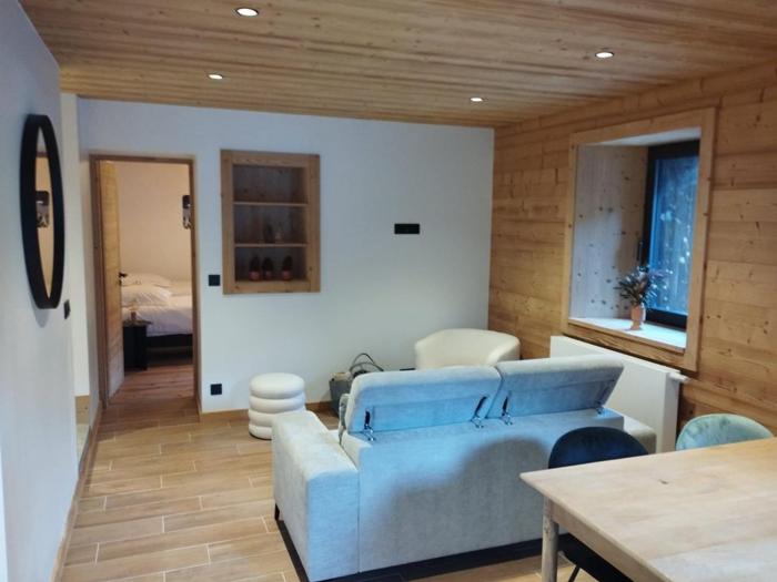 Appartement T3 rénové avec parking, terrasse et cour privative - FR-1-573-130