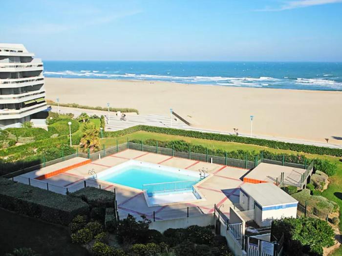 Appartement 2 pièces avec piscine et parking, accès direct plage - FR-1-748-27